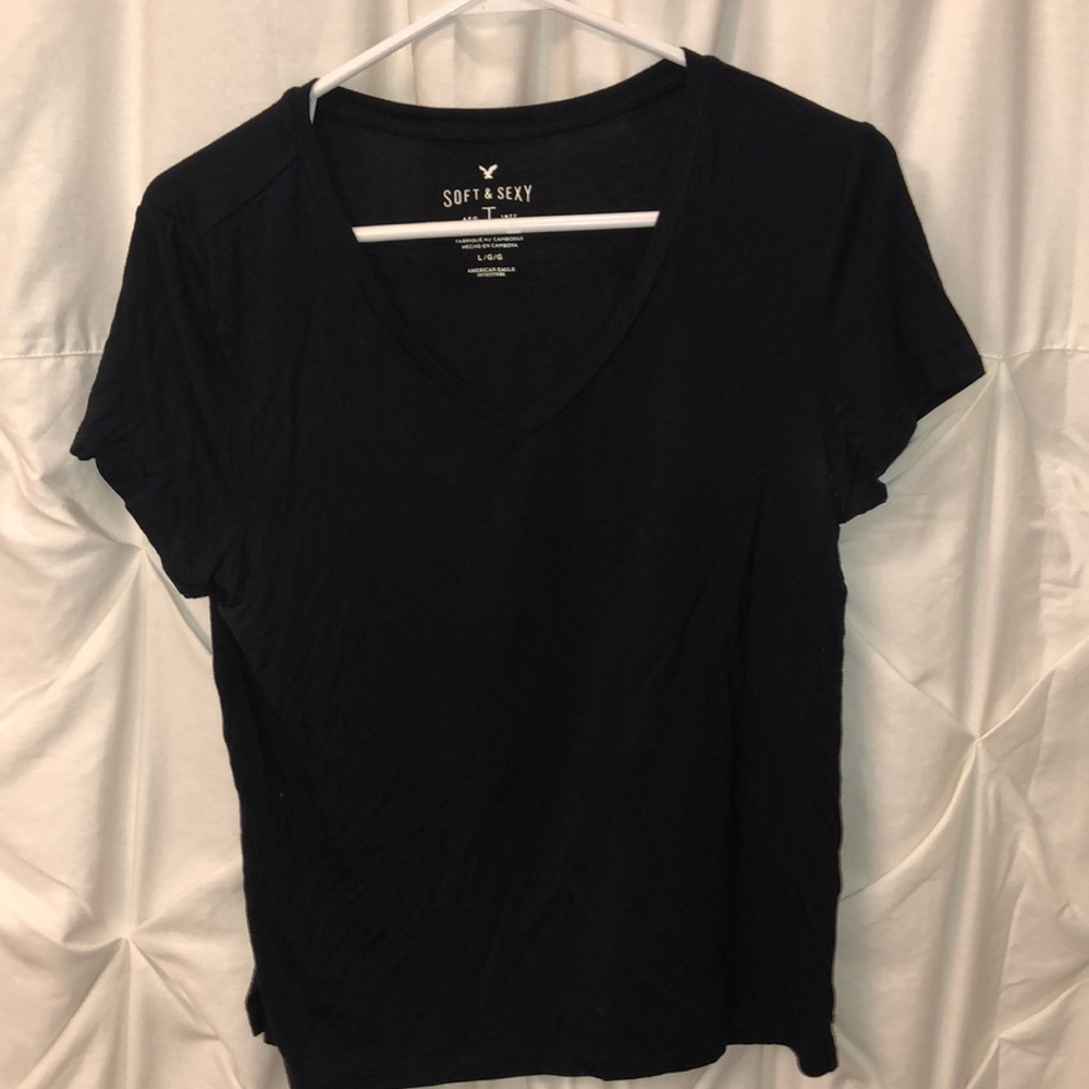 American Eagle v-neck tee